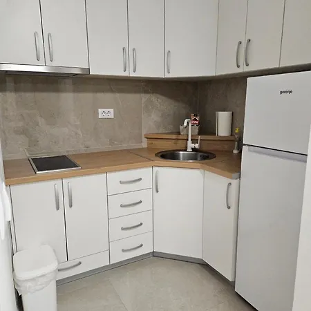 Dora Apartment *