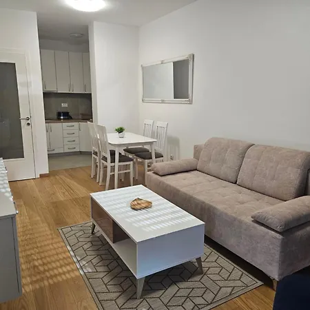 Apartment Dora *